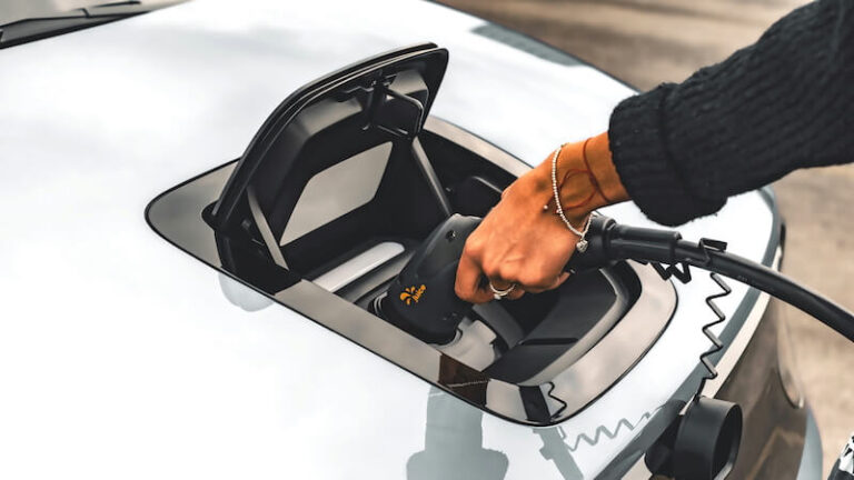Neue E-Auto-Batterie lässt sich in 15 Minuten aufladen