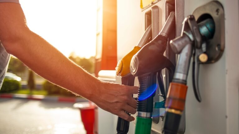 In diesen 10 Ländern sind die Benzinpreise am günstigsten