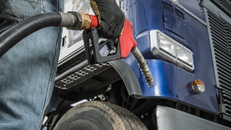 Diesel mit Alkohol soll CO2-Emissionen und Feinstaub reduzieren