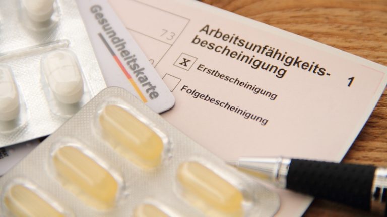 Krankmeldung am Wochenende: Darauf musst du achten